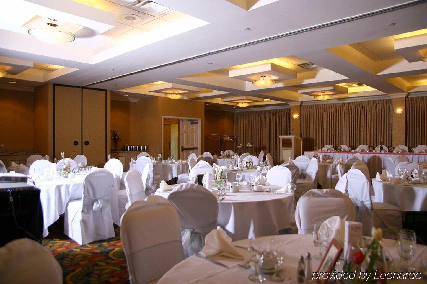 Hilton Garden Inn West Edmonton Restoran gambar