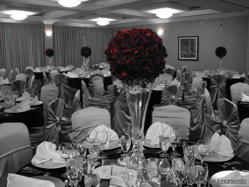 Hilton Garden Inn West Edmonton Restoran gambar