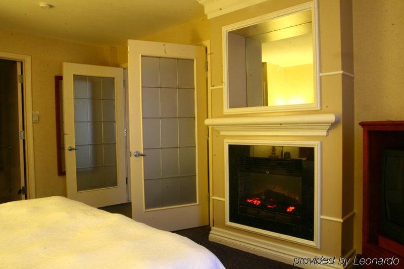 Hilton Garden Inn West Edmonton Bilik gambar
