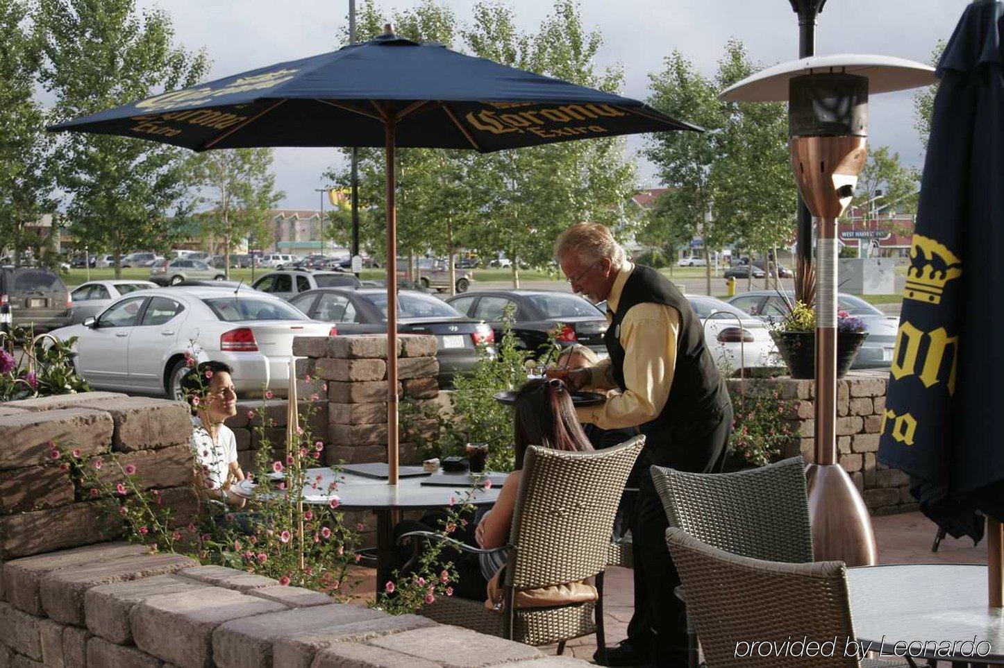 Hilton Garden Inn West Edmonton Restoran gambar