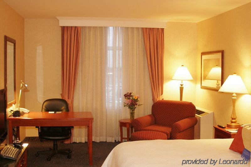Hilton Garden Inn West Edmonton Bilik gambar
