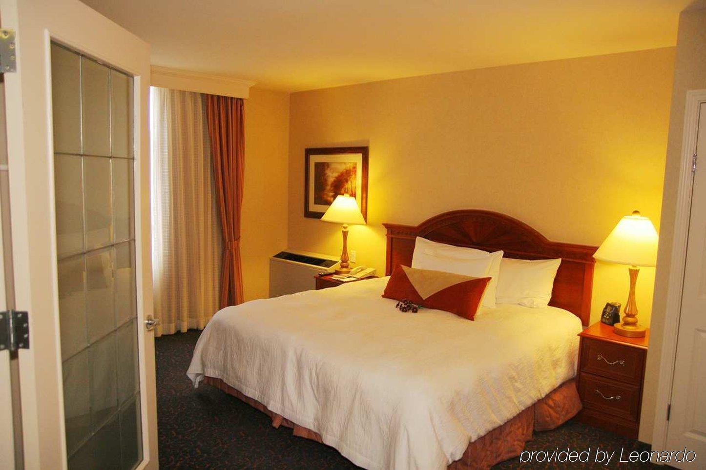 Hilton Garden Inn West Edmonton Bilik gambar